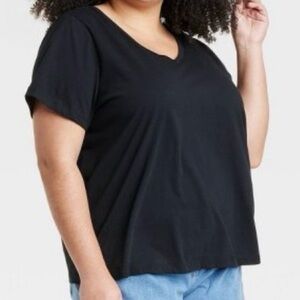 Ava & Viv Black V-Neck Short Sleeve Tee